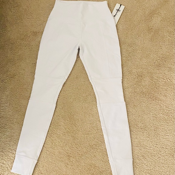 Alo Leggings - Picture 2 of 4